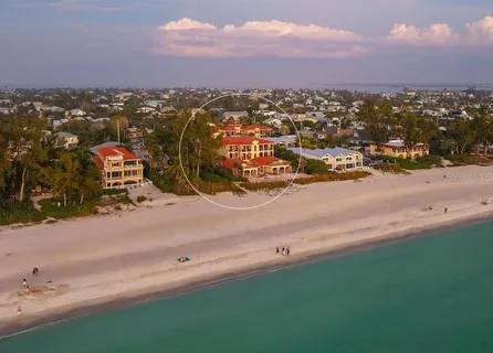 a view of a houses with a yard