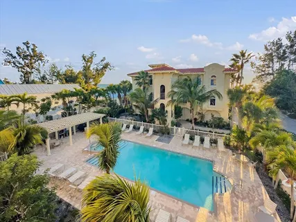 $2,245,000 | 7316 Gulf Drive, Unit 8, Holmes Beach, FL 34217