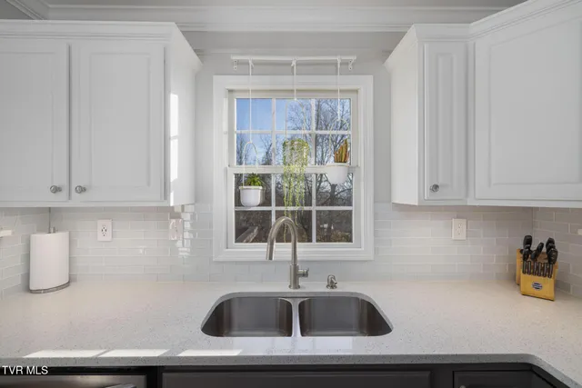 $399,900 | 16 Taylor Ridge Court, Johnson City, TN 37601