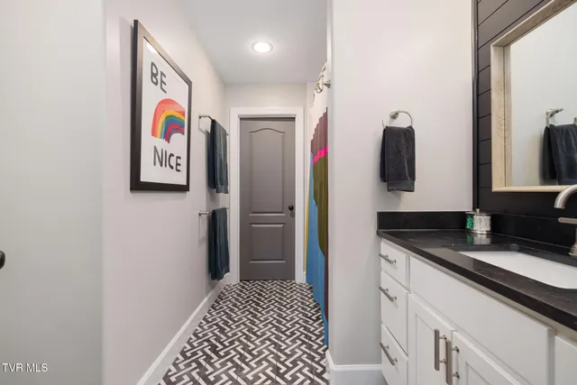 $399,900 | 16 Taylor Ridge Court, Johnson City, TN 37601