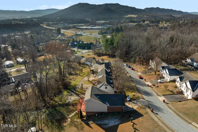 $399,900 | 16 Taylor Ridge Court, Johnson City, TN 37601