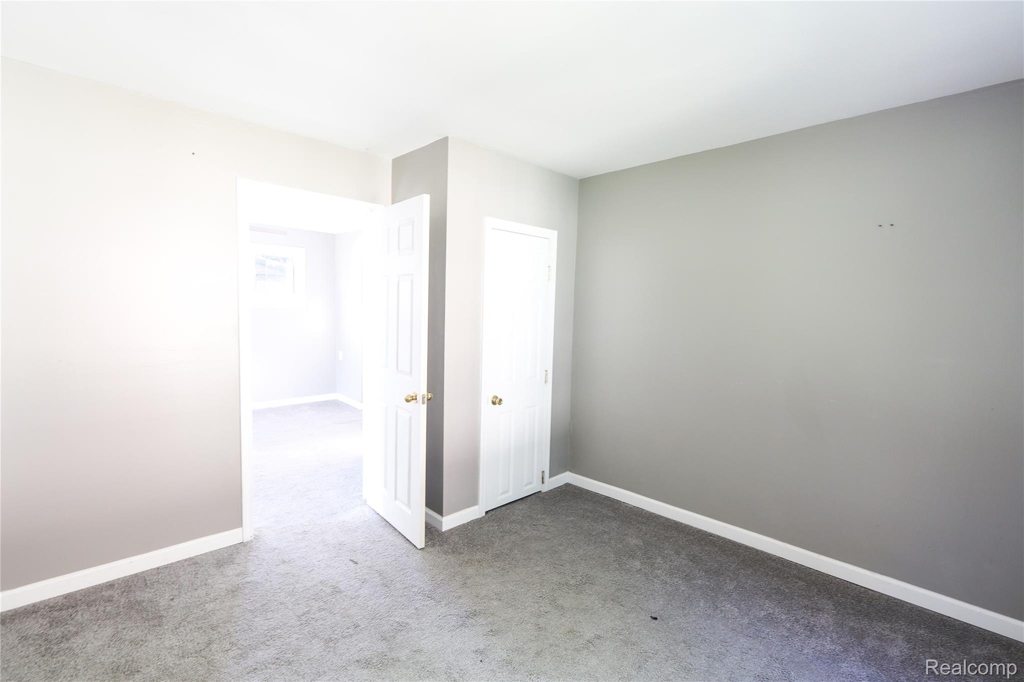 3319 Lakeview Street Monroe, MI 48162 - Photo 16 of 21 19 Bedroom 2 Picture 2.jpg