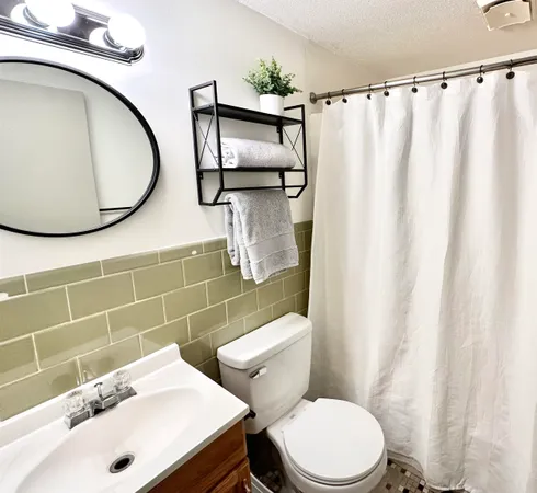 $1,600 | 22 Orris Road, Unit F1 LOWER, Thornton, NH 03285