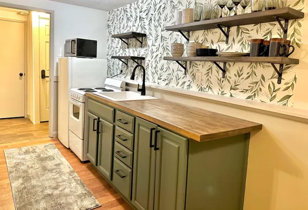 $1,600 | 22 Orris Road, Unit F1 LOWER, Thornton, NH 03285