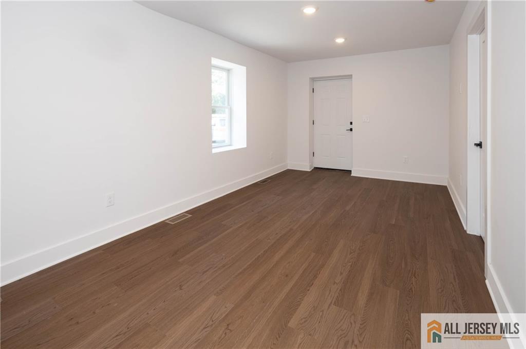 339 Crows Mill Road Fords, NJ 08863 - Photo 7 of 27