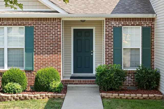 $2,300 | 3519 Oak Creek Drive, Clarksville, TN 37040