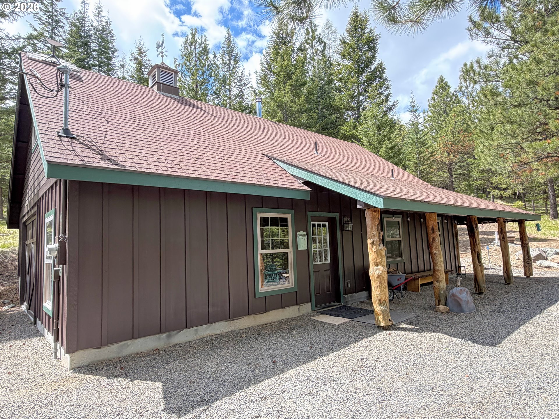 61718 Chief Joseph Loop Road Joseph, OR 97846 - Photo 37 of 38 a patio with table and chairs