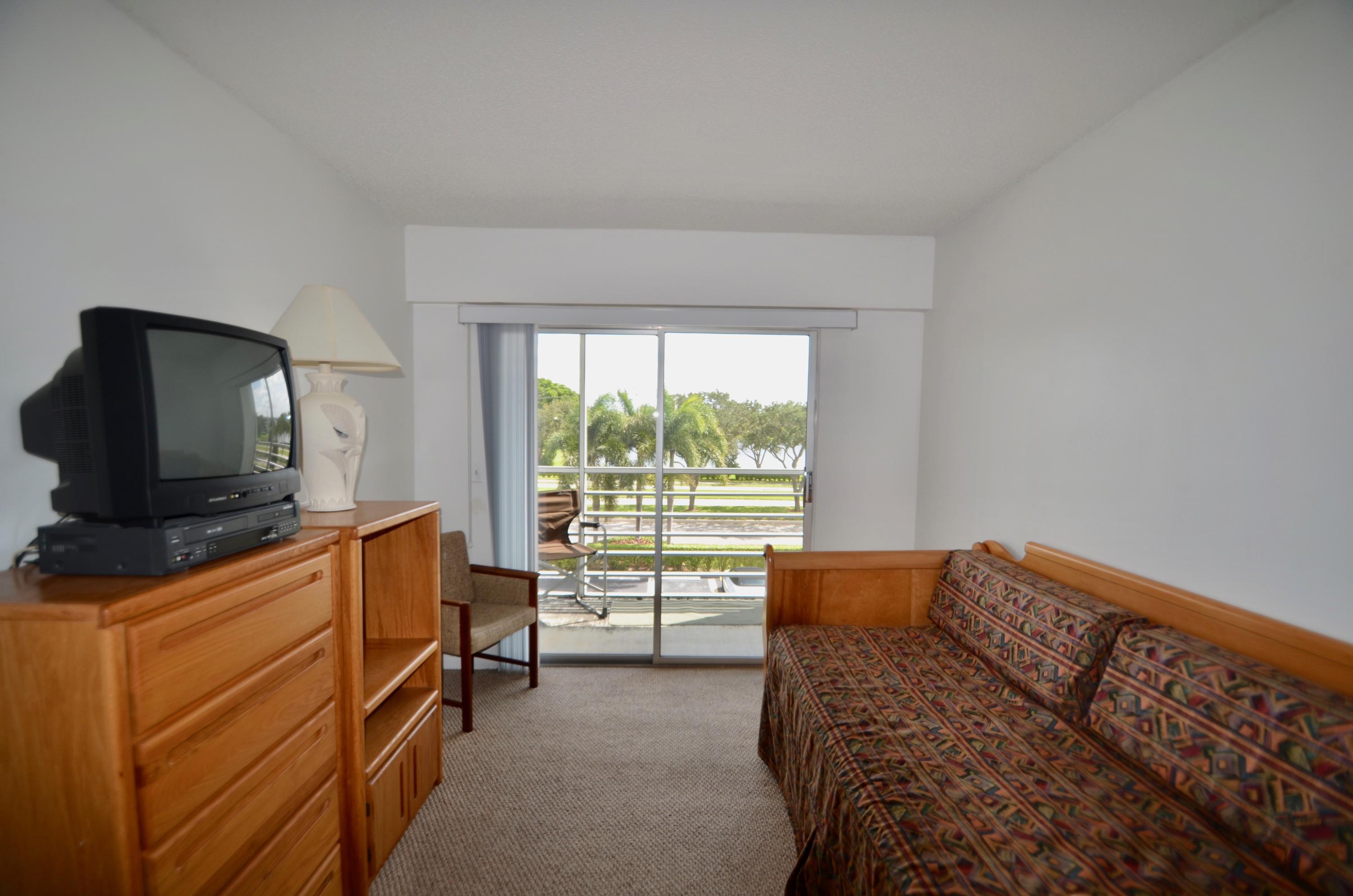 122 Suffolk C Boca Raton, FL 33434 - Photo 12 of 26 DSC_0018 5