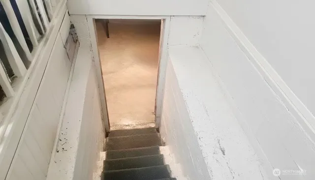 a view of walk in closet