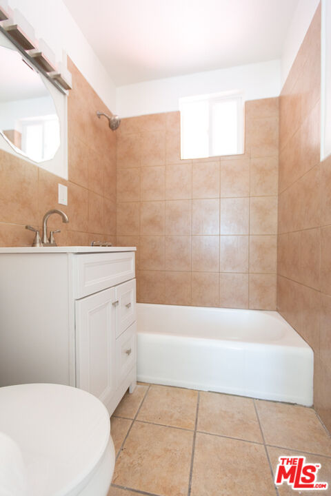 5267 Ithaca Avenue Los Angeles, CA 90032 - Photo 16 of 25 a bathroom with a sink a toilet and bathtub