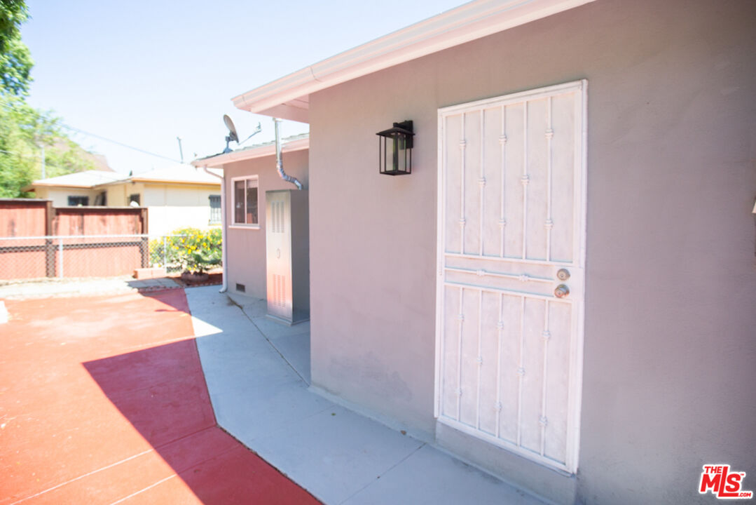 5267 Ithaca Avenue Los Angeles, CA 90032 - Photo 20 of 25 a view of a hallway with wooden floor and a potted plant