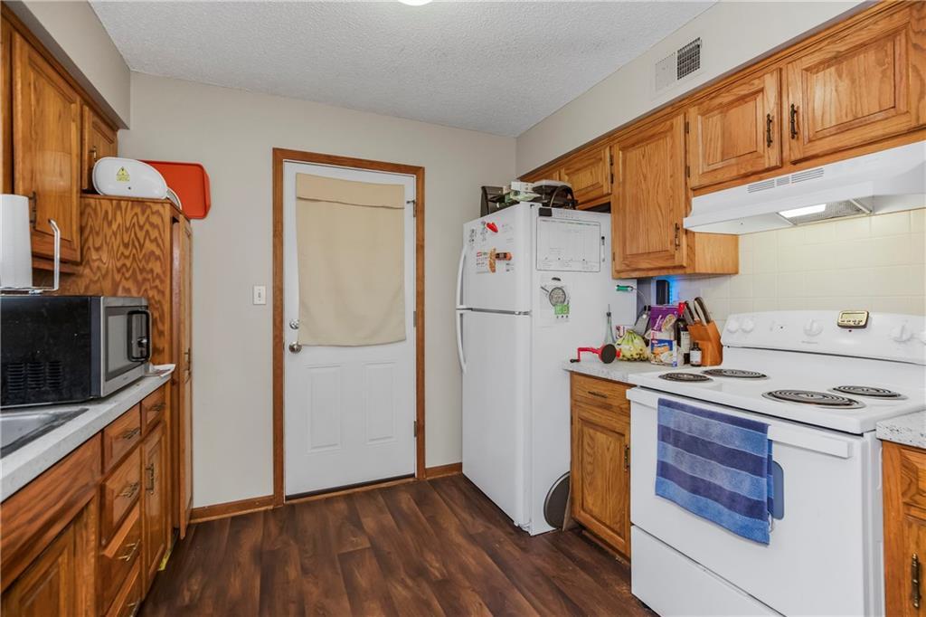 209-211 Northwest Monroe Street Lee's Summit, MO 64063 - Photo 2 of 20