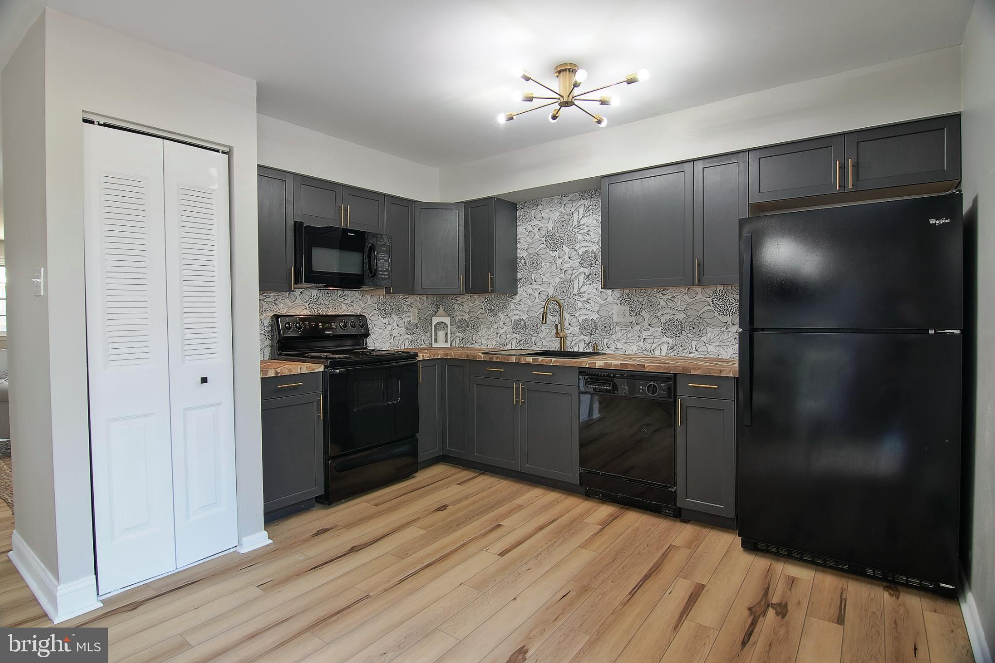 2705 Walnut Ridge Drive Pottstown, PA 19464 - Photo 4 of 27 a kitchen with a refrigerator and a sink