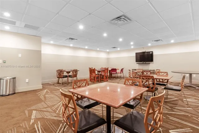 $3,700 | 5701 Collins Avenue, Unit 304, Miami Beach, FL 33140