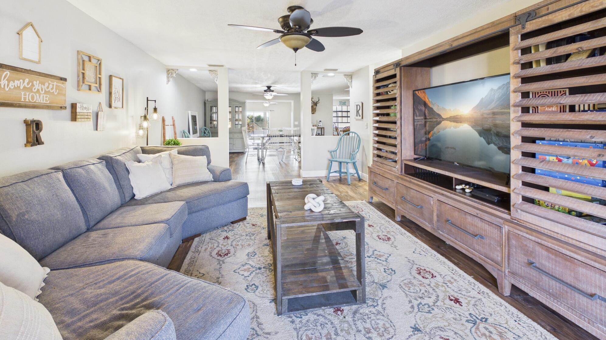 755 Southwest 85th Avenue Okeechobee, FL 34974 - Photo 30 of 99 a living room with furniture and a flat screen tv