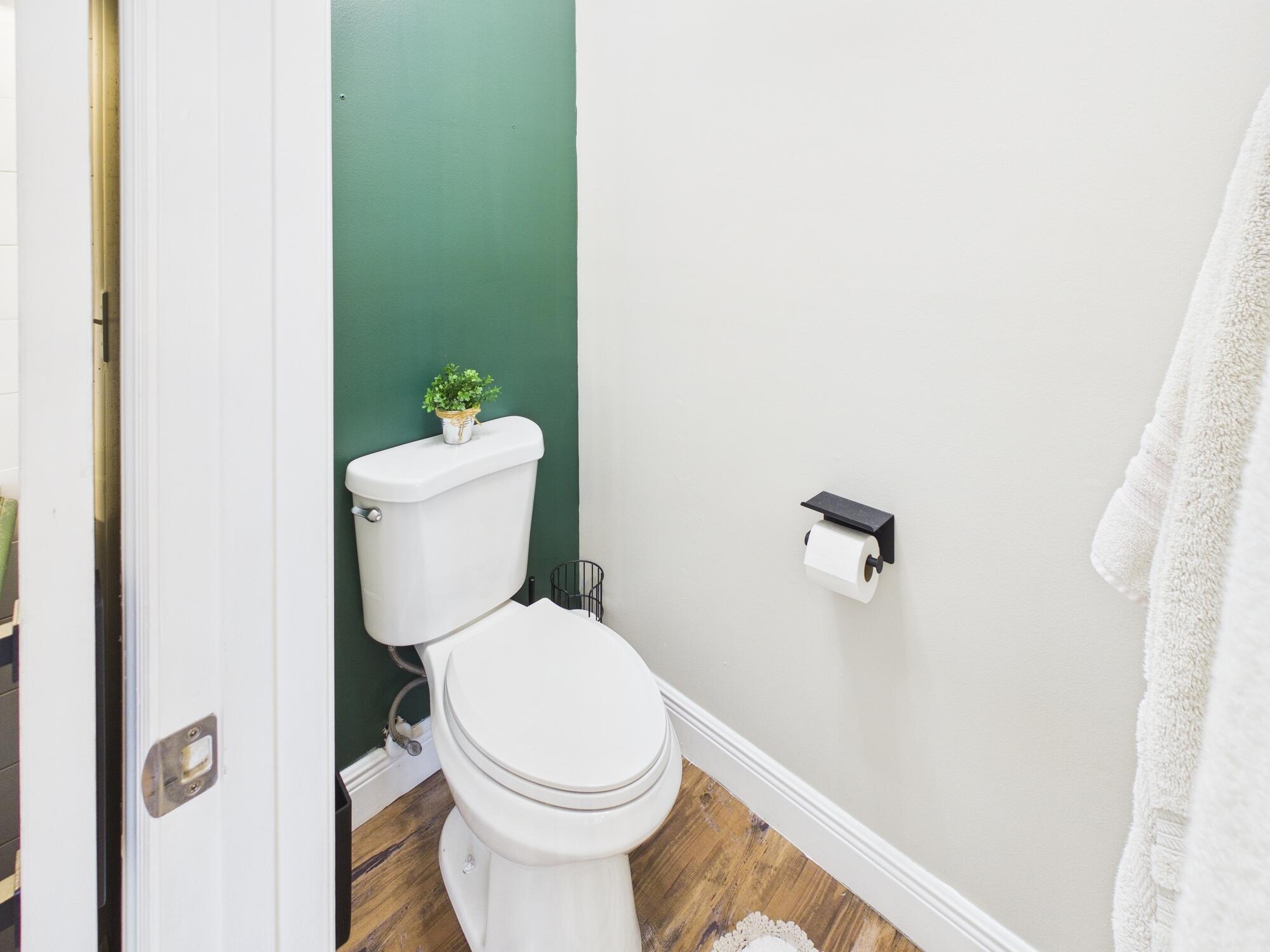 755 Southwest 85th Avenue Okeechobee, FL 34974 - Photo 54 of 99 a white toilet sitting next to a shower