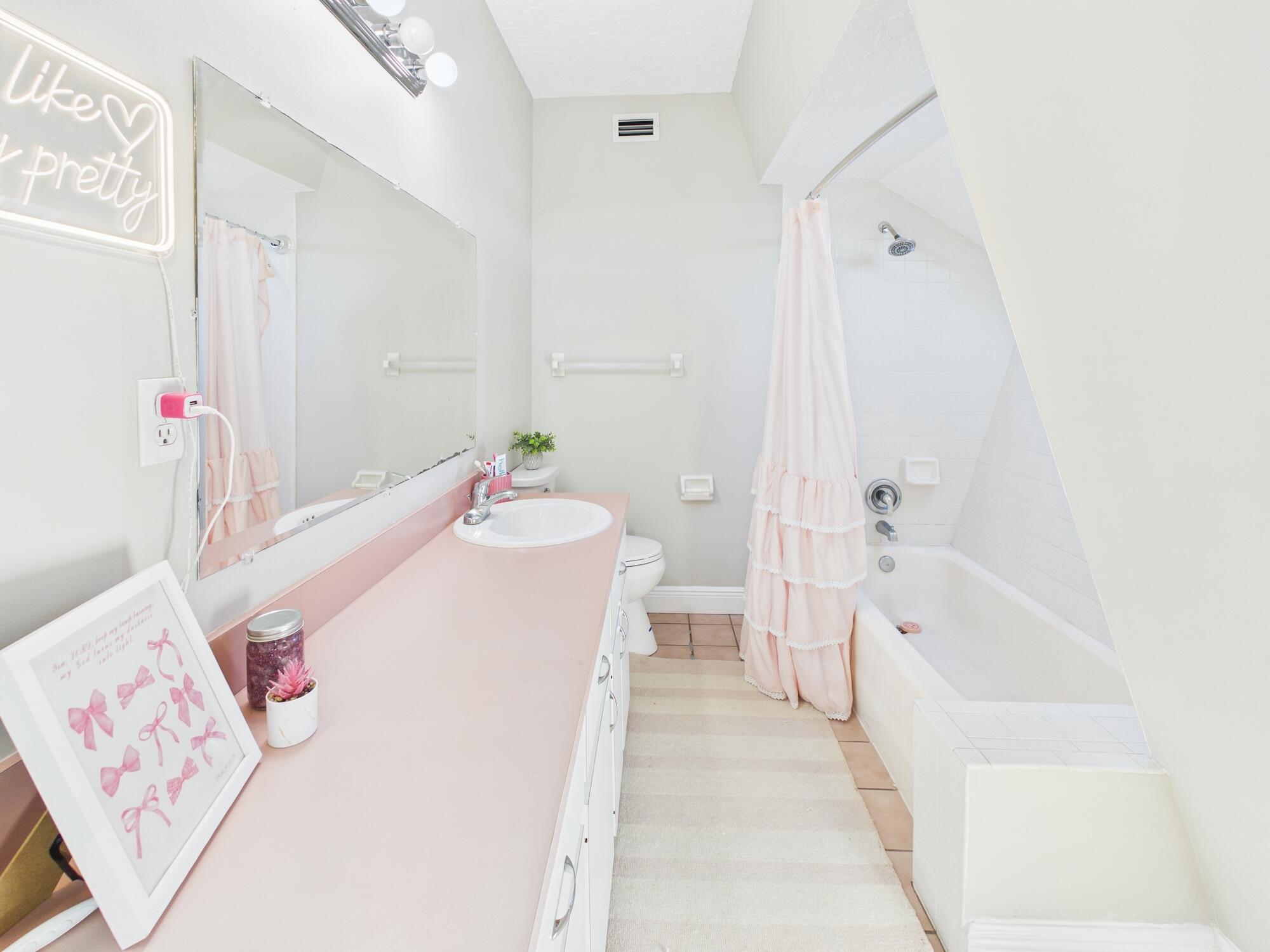 755 Southwest 85th Avenue Okeechobee, FL 34974 - Photo 80 of 99 a en suite bathroom with a sink a tub and a shower