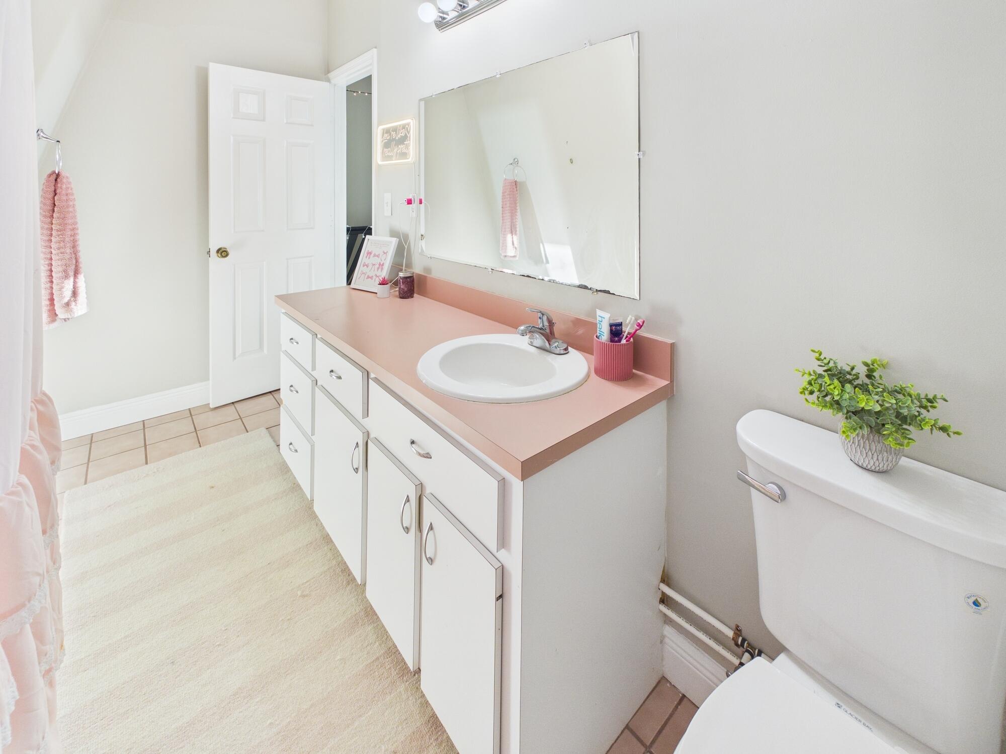 755 Southwest 85th Avenue Okeechobee, FL 34974 - Photo 81 of 99 a bathroom with a sink a toilet a mirror a vanity and shower