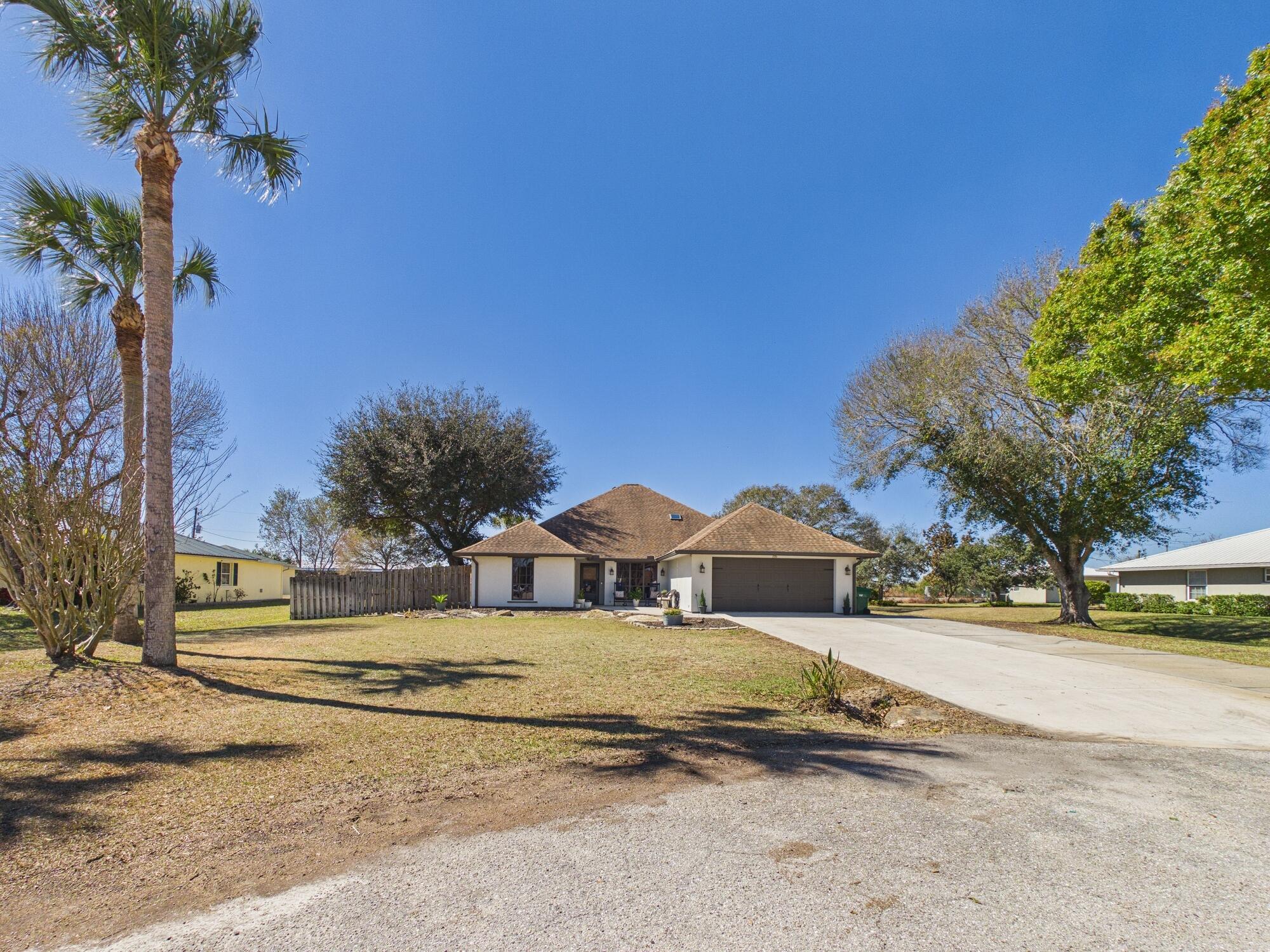 755 Southwest 85th Avenue Okeechobee, FL 34974 - Photo 96 of 99 a front view of a house with a yard and trees