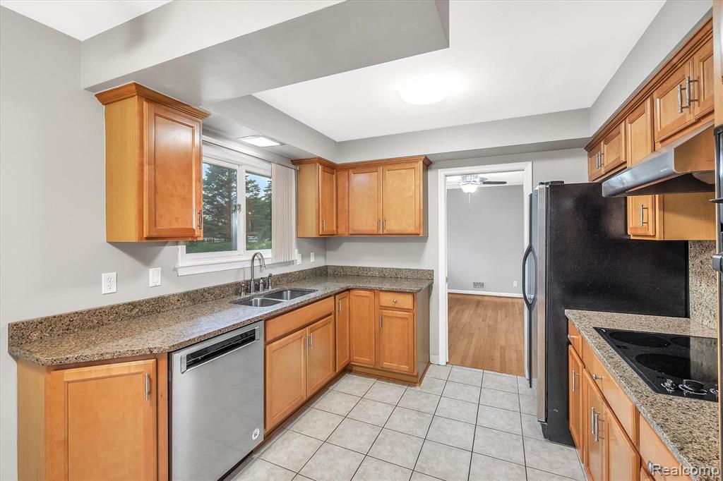 30540 Pear Ridge Farmington Hills, MI 48334 - Photo 13 of 66