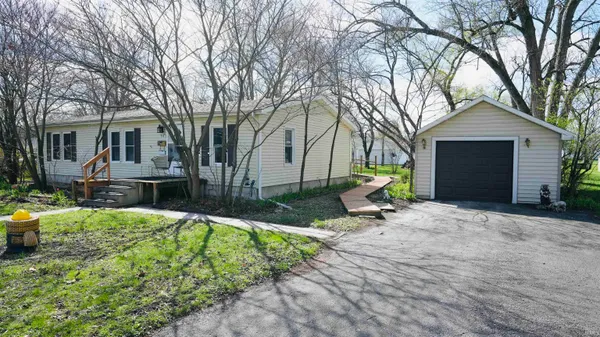 $179,800 | 511 West Vine Street, North Judson, IN 46366