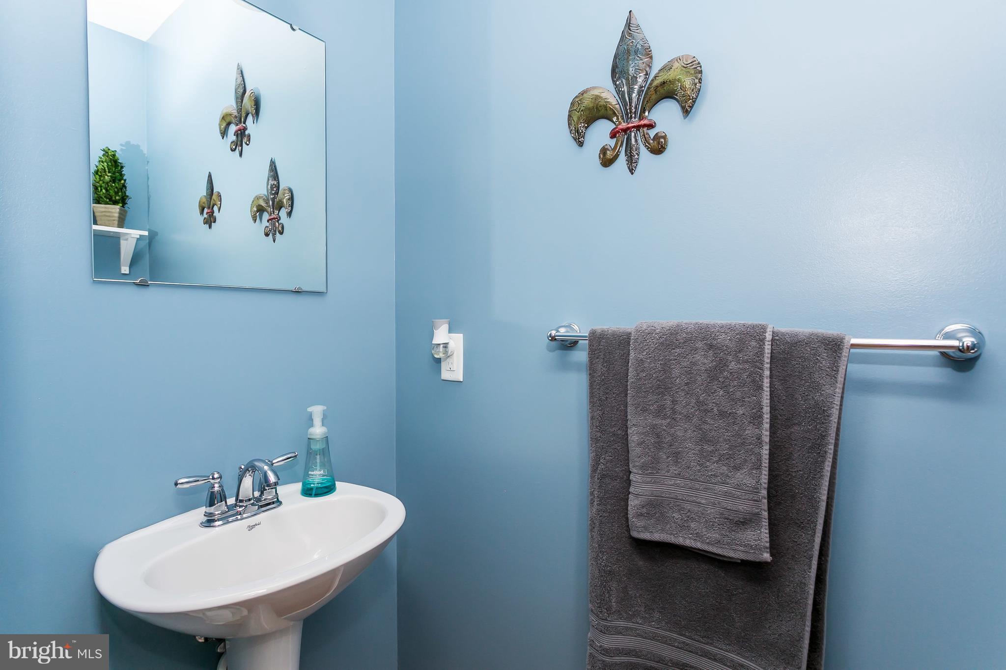 11309 Holter Road White Marsh, MD 21162 - Photo 6 of 29 Convenient powder room on main level