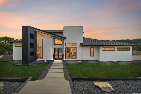 $1,100,000 | 521 Mystic Shores Boulevard, Spring Branch, TX 78070