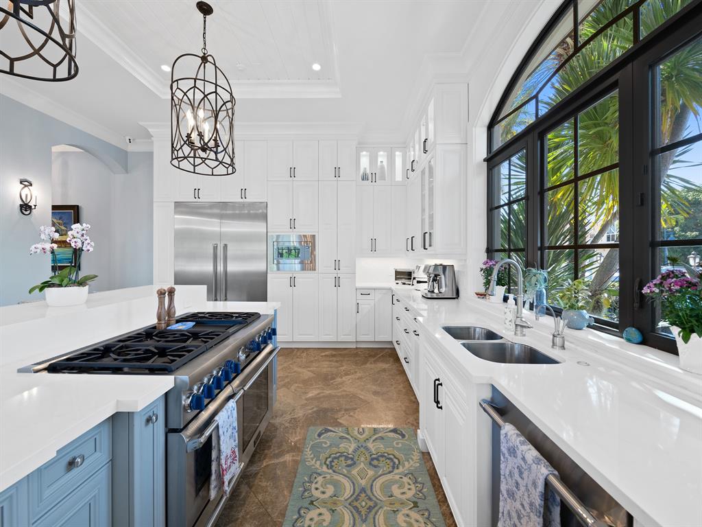 2319 Northeast 28th Street Lighthouse Point, FL 33064 - Photo 13 of 59