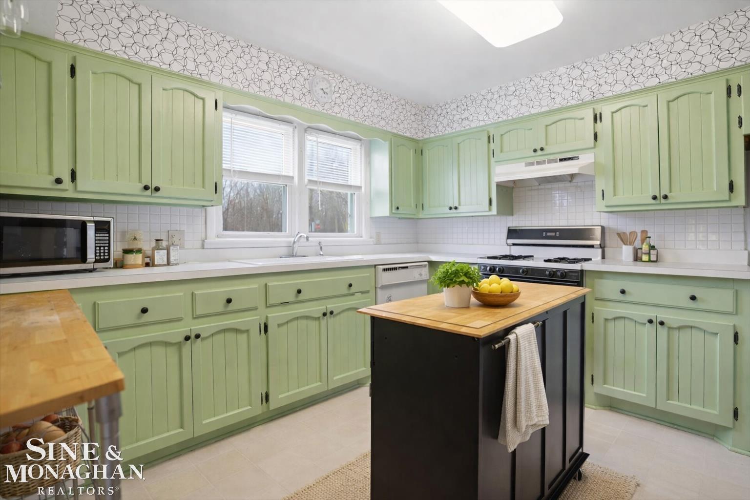 465 Louis Avenue Marine City, MI 48039 - Photo 16 of 63 50202376-6a405d8f-bec9-4eeb-9079-7edce3a50903.JPG