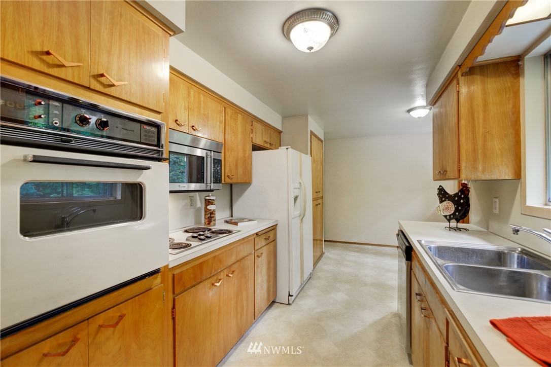9221 Northeast 183rd Street Bothell, WA 98011 - Photo 8 of 30 Gallery Image 8