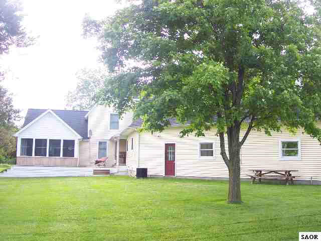 2387 North Chipman Road Owosso, MI 48867 - Photo 2 of 9 47195-1.JPG