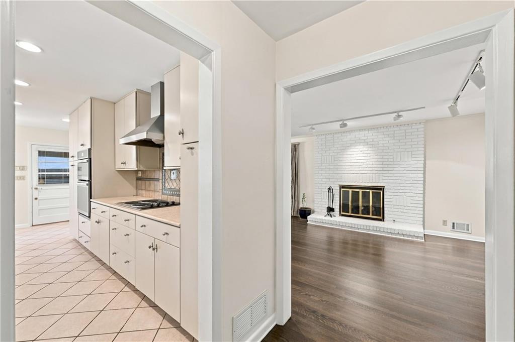 955 Vistavia Circle Decatur, GA 30033 - Photo 12 of 32 Gallery Image 12