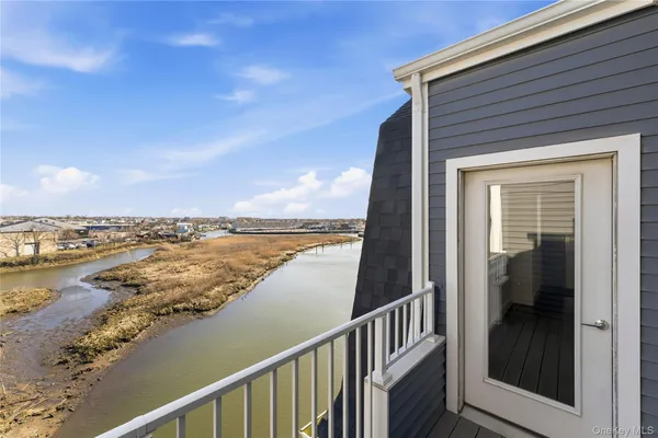 $599,999 | 237 Marina Pointe Drive, Unit 237, East Rockaway, NY 11518