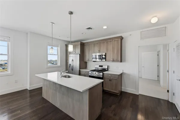 $649,000 | 237 Marina Pointe Drive, Unit 237, East Rockaway, NY 11518