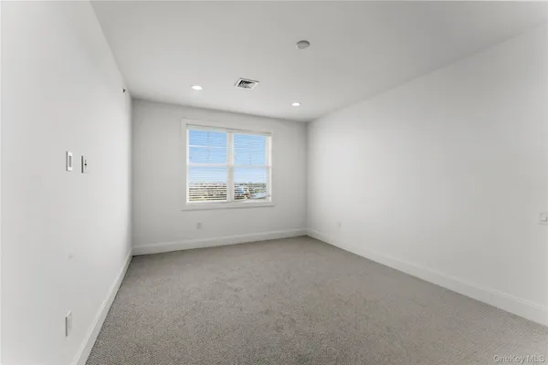 $649,000 | 237 Marina Pointe Drive, Unit 237, East Rockaway, NY 11518