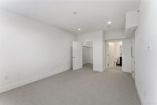 $649,000 | 237 Marina Pointe Drive, Unit 237, East Rockaway, NY 11518