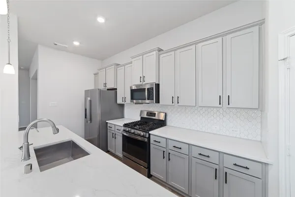 $4,200 | 720 Lake Lacosta Drive, Katy, TX 77493