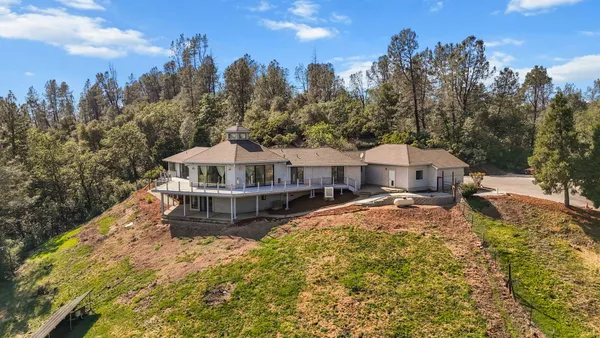 $699,900 | 17505 Forest View Drive, Redding, CA 96003