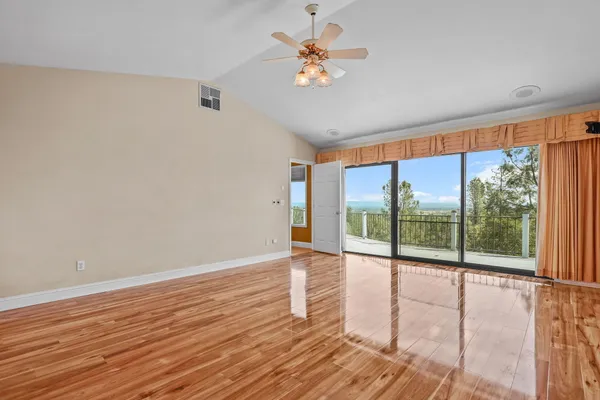 $699,900 | 17505 Forest View Drive, Redding, CA 96003
