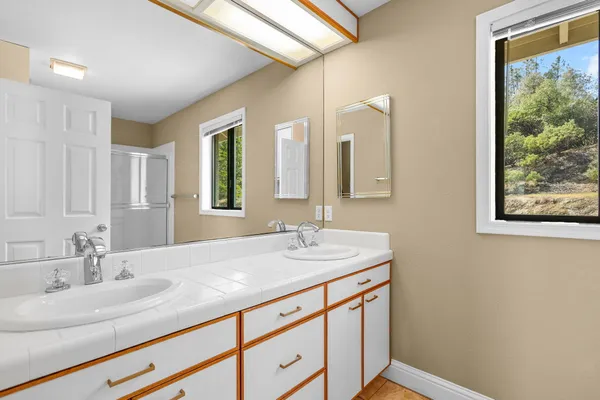 $699,900 | 17505 Forest View Drive, Redding, CA 96003