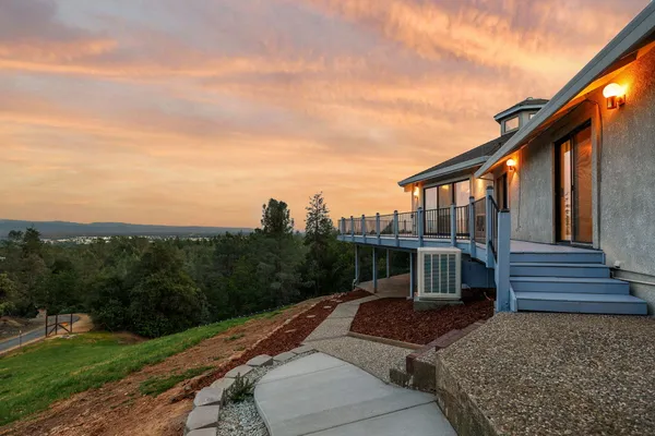 $699,900 | 17505 Forest View Drive, Redding, CA 96003