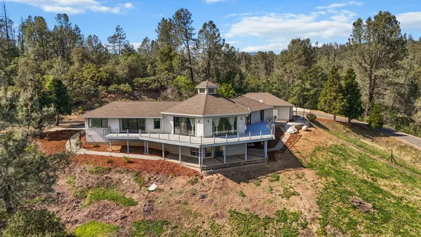 $699,900 | 17505 Forest View Drive, Redding, CA 96003