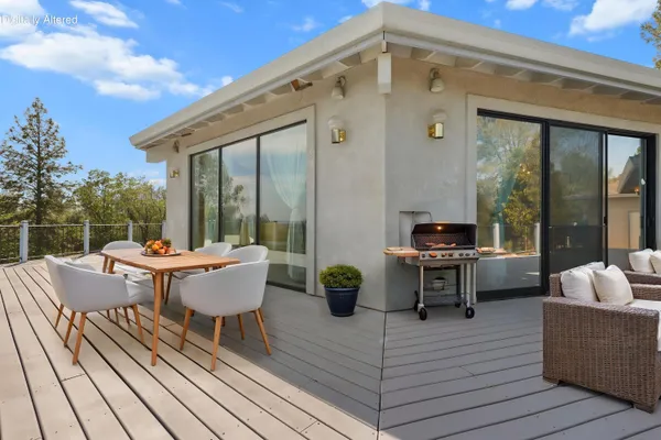 $699,900 | 17505 Forest View Drive, Redding, CA 96003