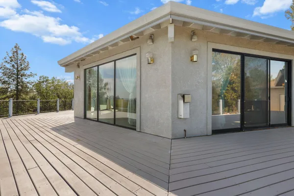 $699,900 | 17505 Forest View Drive, Redding, CA 96003
