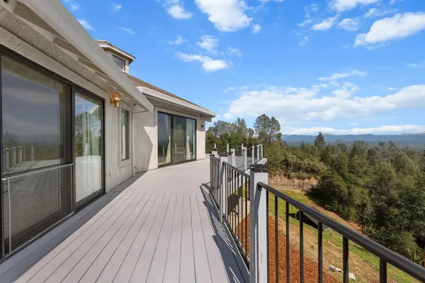 $699,900 | 17505 Forest View Drive, Redding, CA 96003