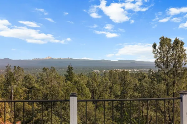 $699,900 | 17505 Forest View Drive, Redding, CA 96003