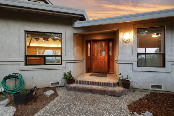 $699,900 | 17505 Forest View Drive, Redding, CA 96003