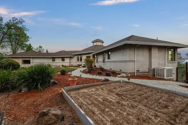 $699,900 | 17505 Forest View Drive, Redding, CA 96003