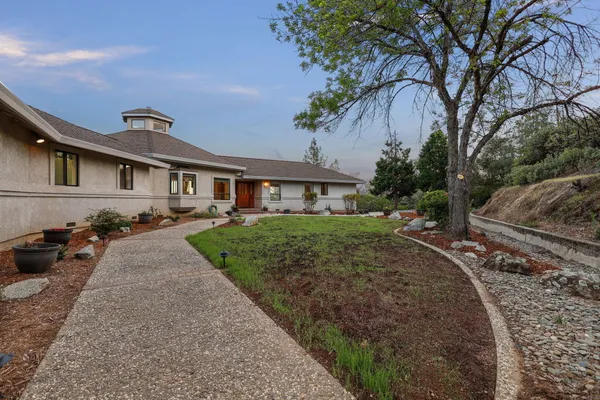 $699,900 | 17505 Forest View Drive, Redding, CA 96003