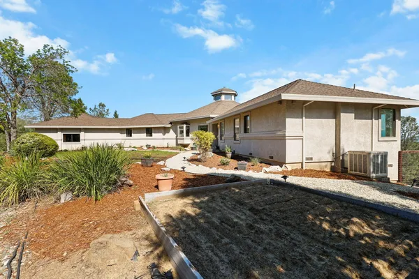 $699,900 | 17505 Forest View Drive, Redding, CA 96003